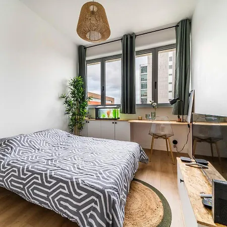 Studio Chaleureux Avec Aquarium